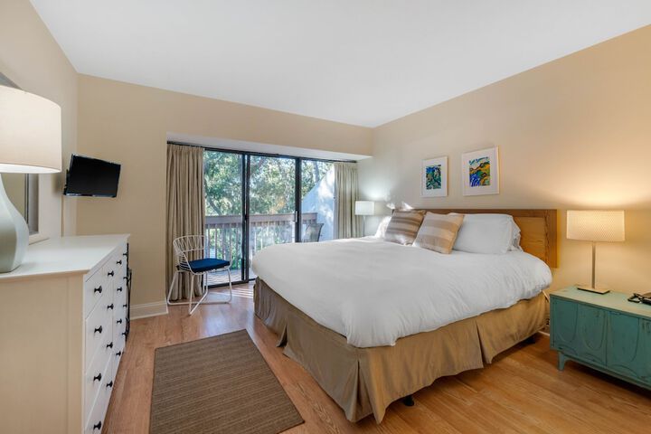 Room 40 of 179