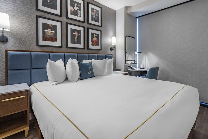 Room 9 of 30