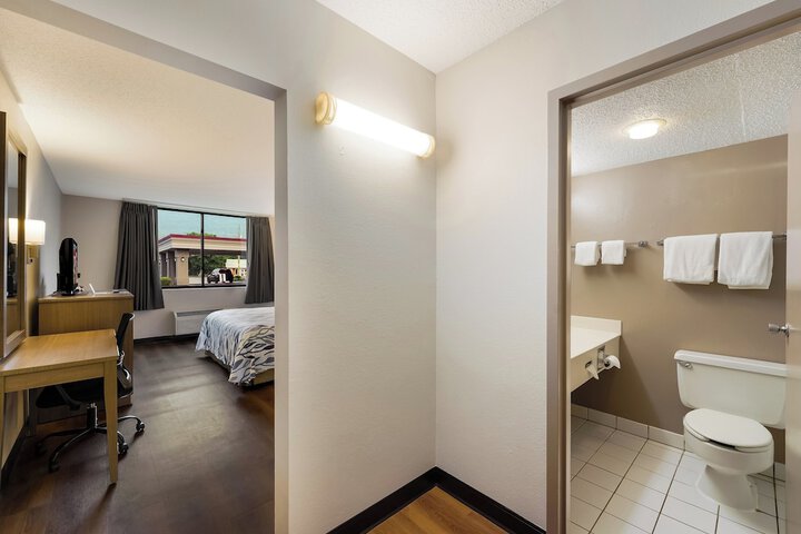 Room 18 of 36