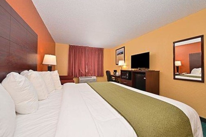 Quality Inn & Suites Grinnell near University