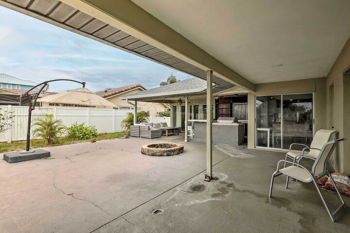 Apollo Beach Waterfront Retreat w / Boat Dock!