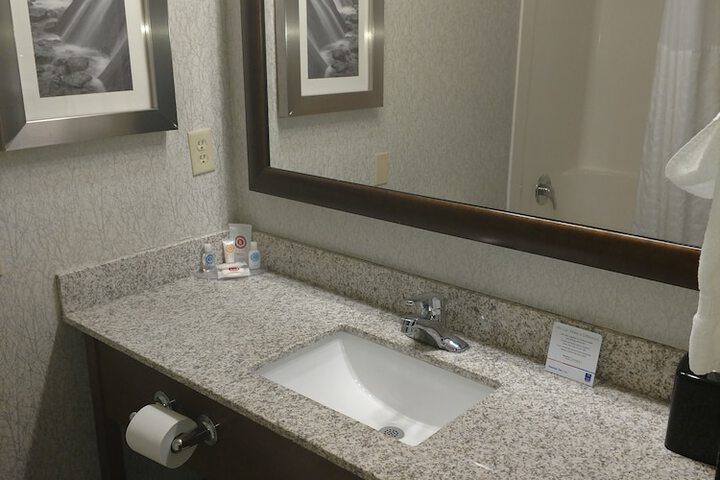 Comfort Inn & Suites Market - Airport