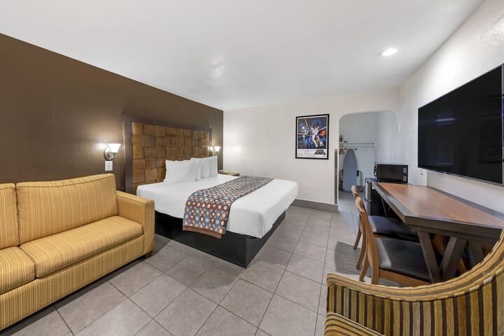 Room 108 of 131