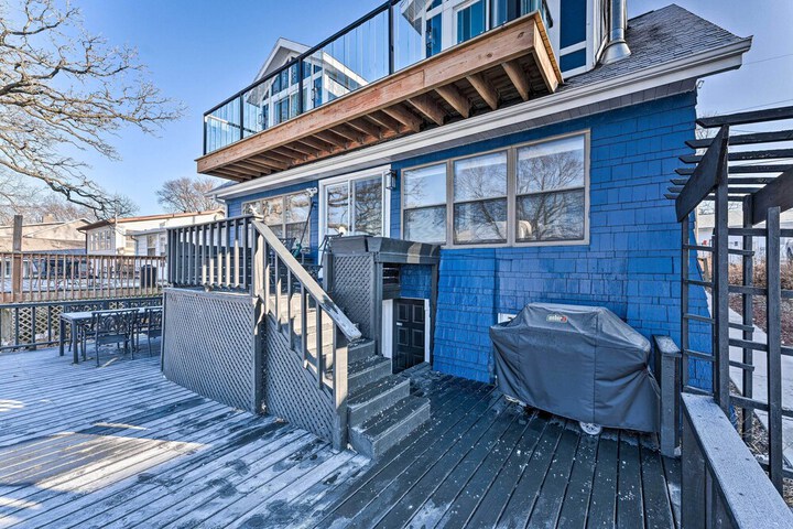 Lakefront Home w / Gorgeous Sunsets Kayaks, & Pier