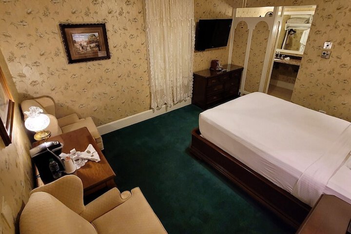 Room 22 of 104