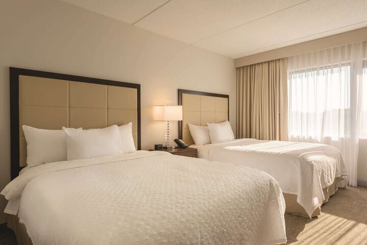 Embassy Suites by Hilton Milwaukee Brookfield