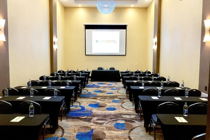 Ballroom/Hall 61 of 79