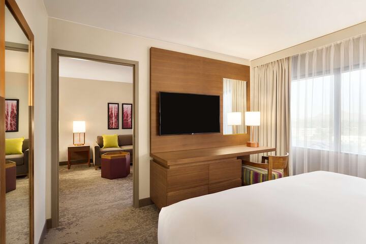 Room 33 of 79
