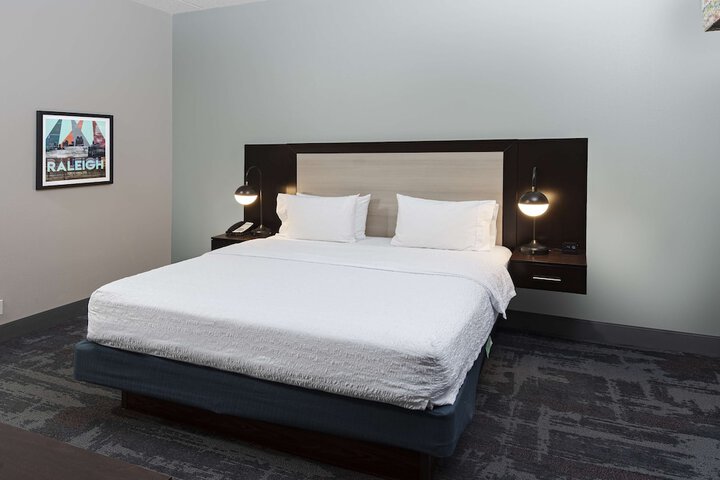 Hampton Inn & Suites Raleigh Downtown