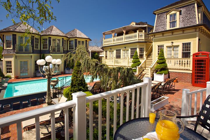 Brass Key Guesthouse - Adults Only