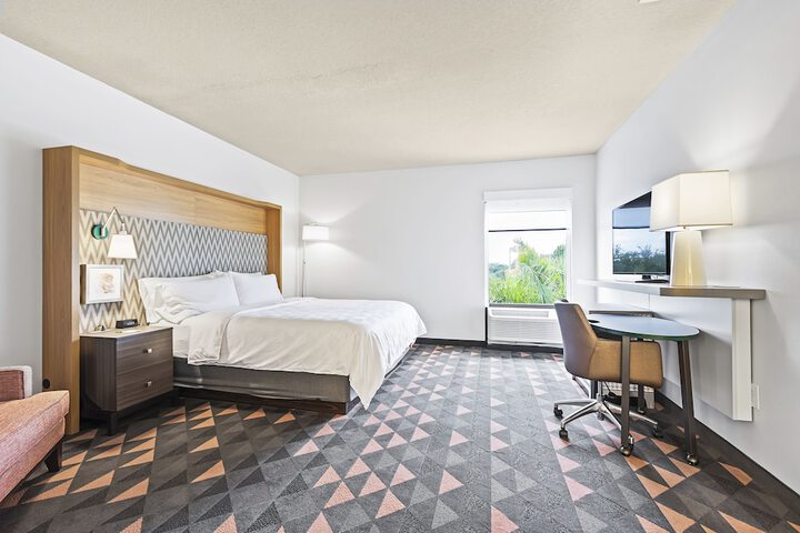 Room 27 of 65