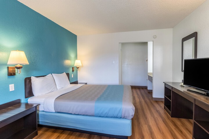Room 9 of 30