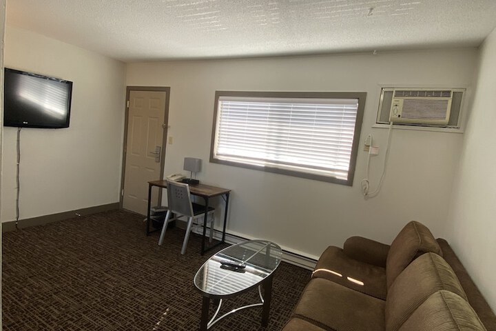 Room 12 of 18