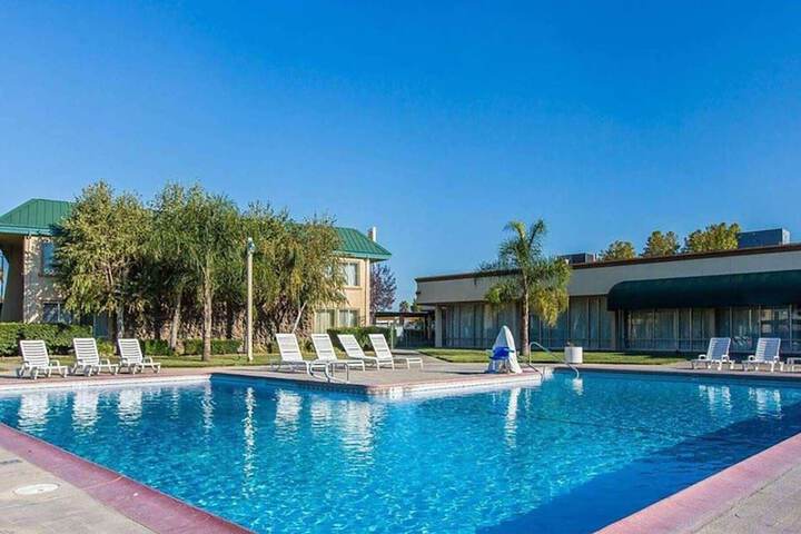 Pool 4 of 33