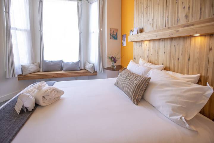 Room 43 of 66