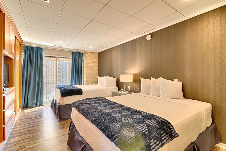 Room 83 of 250