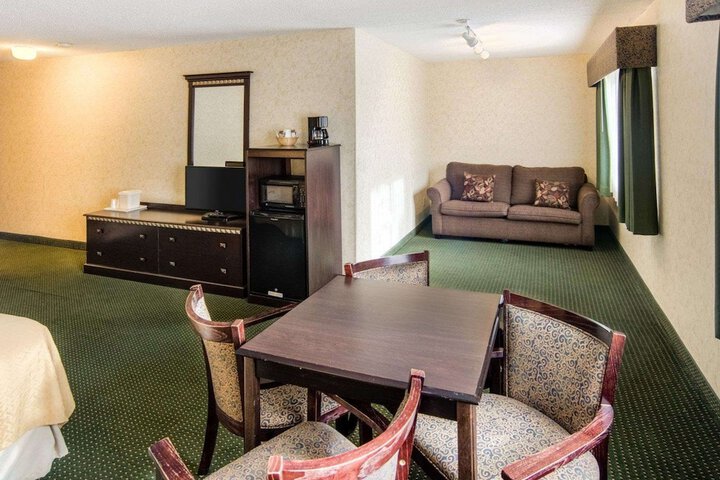 Room 10 of 29