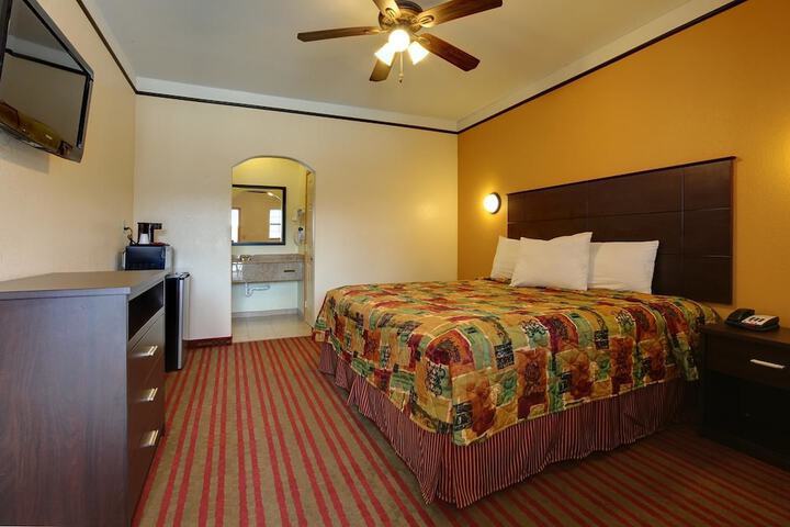 Room 15 of 28