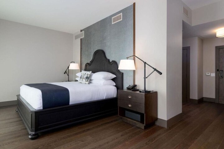 The Stella Hotel Autograph Collection