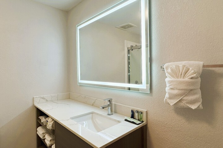 Comfort Inn & Suites Sheboygan I-43