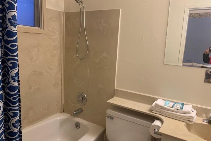 Room 70 of 99