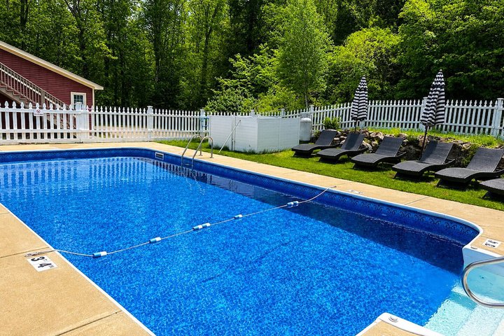The Aurora Inn & Cottages