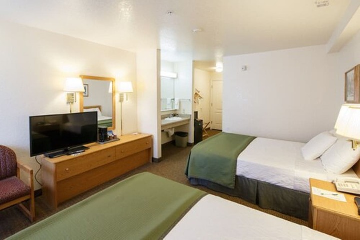 Room 7 of 16