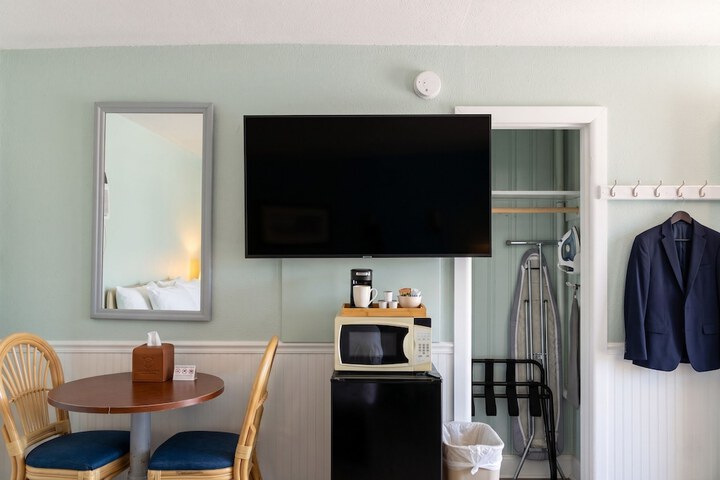 Colonial Inn Motel