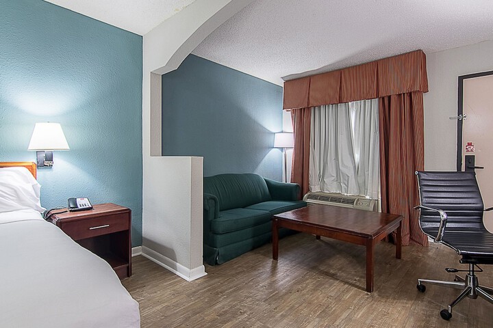Room 14 of 33