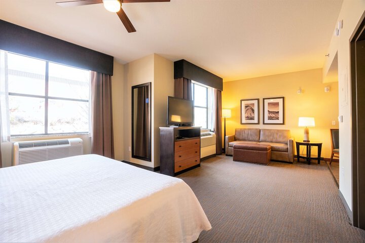 Room 82 of 118