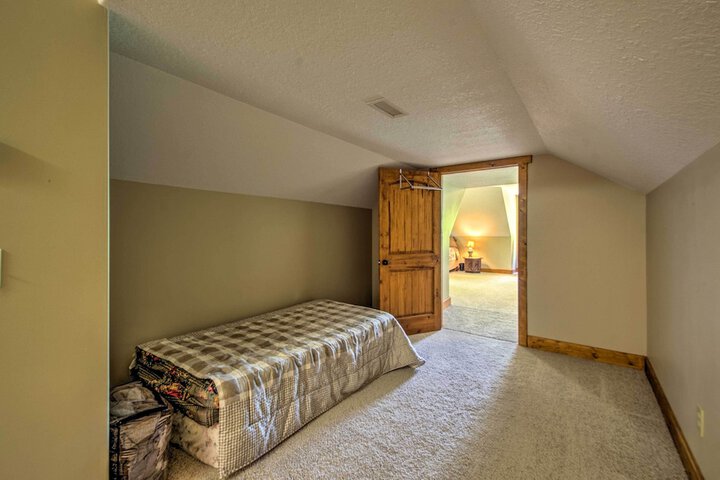 Tryon House w / Hot Tub - Near Equestrian Centers!