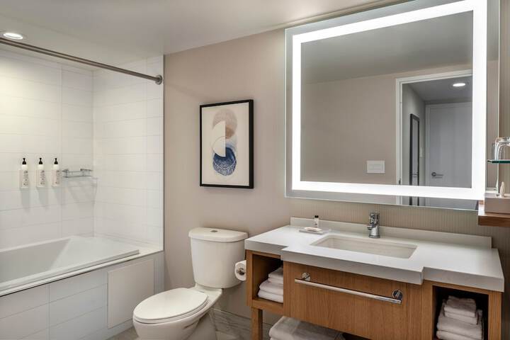 Delta Hotels by Marriott Saskatoon Downtown