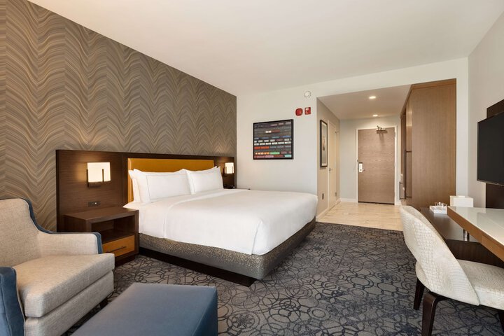 Room 33 of 66