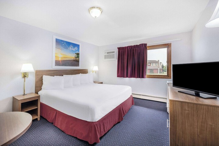Room 8 of 16