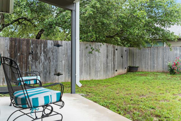 Peaceful Cottage w / Grill Mins to Lake Travis