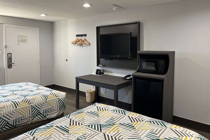Room 13 of 16