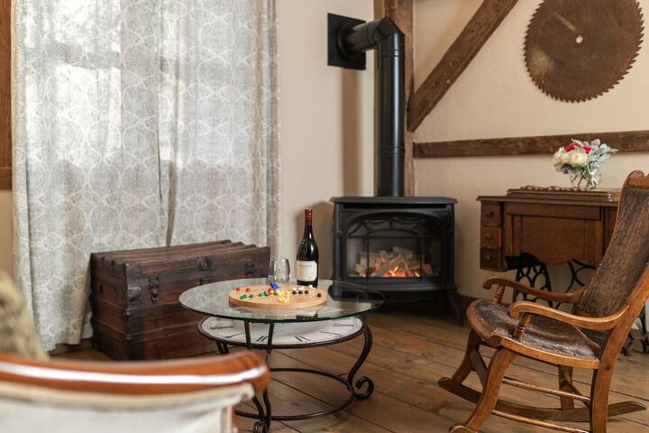 The Mast Farm Inn