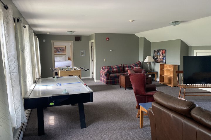 Room 255 of 294