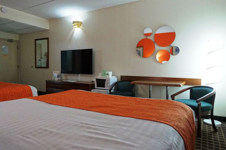 Room 10 of 20