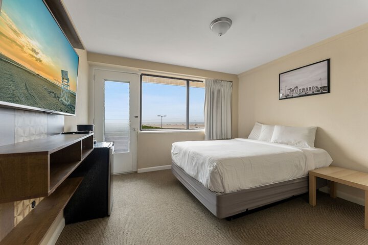 Room 28 of 40