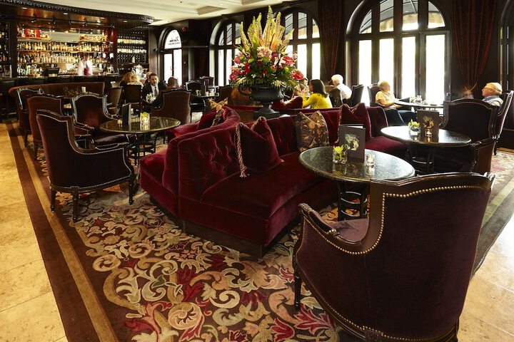 Lounge 47 of 53