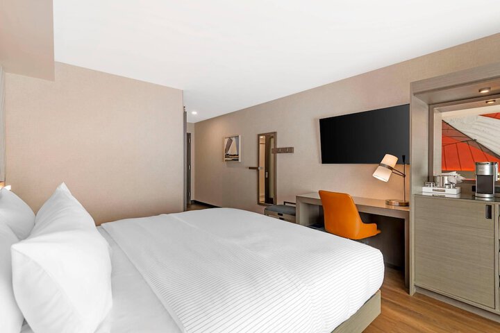 Cambria Hotel & Suites Plymouth