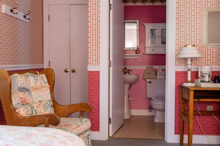 Room 12 of 25