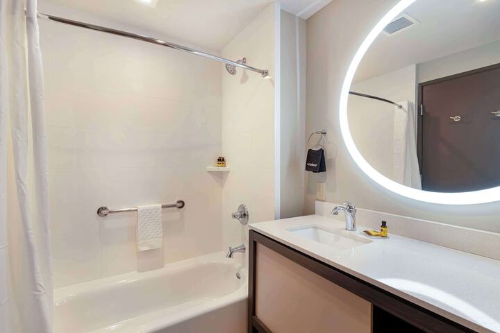 Best Western Plus Executive Residency Rigbys Water World Hotel