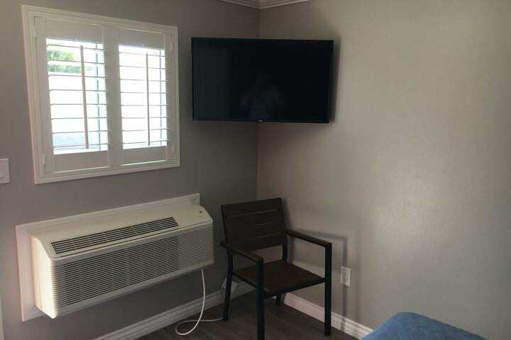 Room 9 of 20