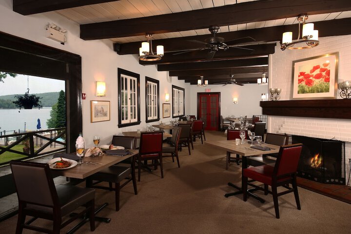Dining 18 of 38