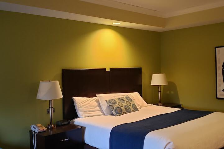 Room 33 of 42