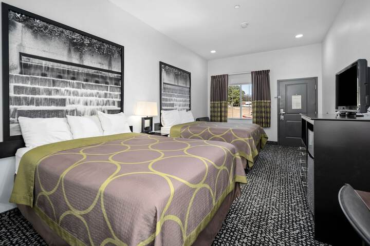 Super 8 by Wyndham Carthage TX