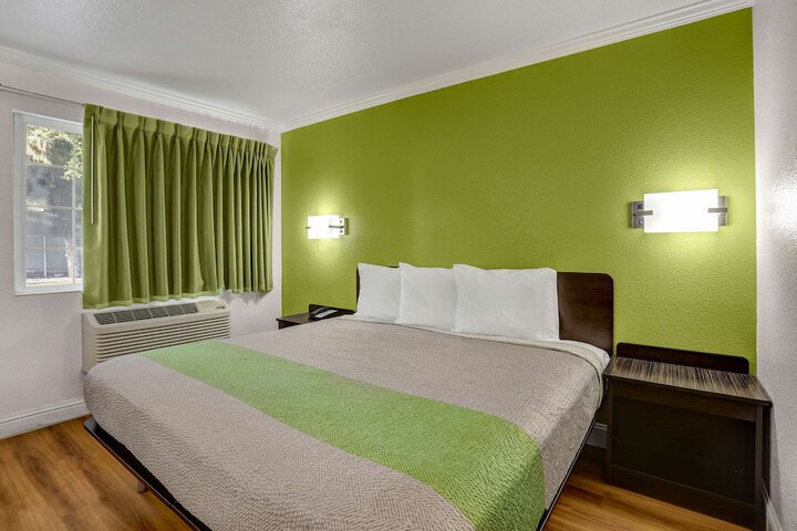 Room 15 of 27