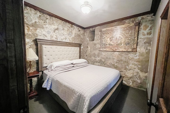 Room 38 of 106